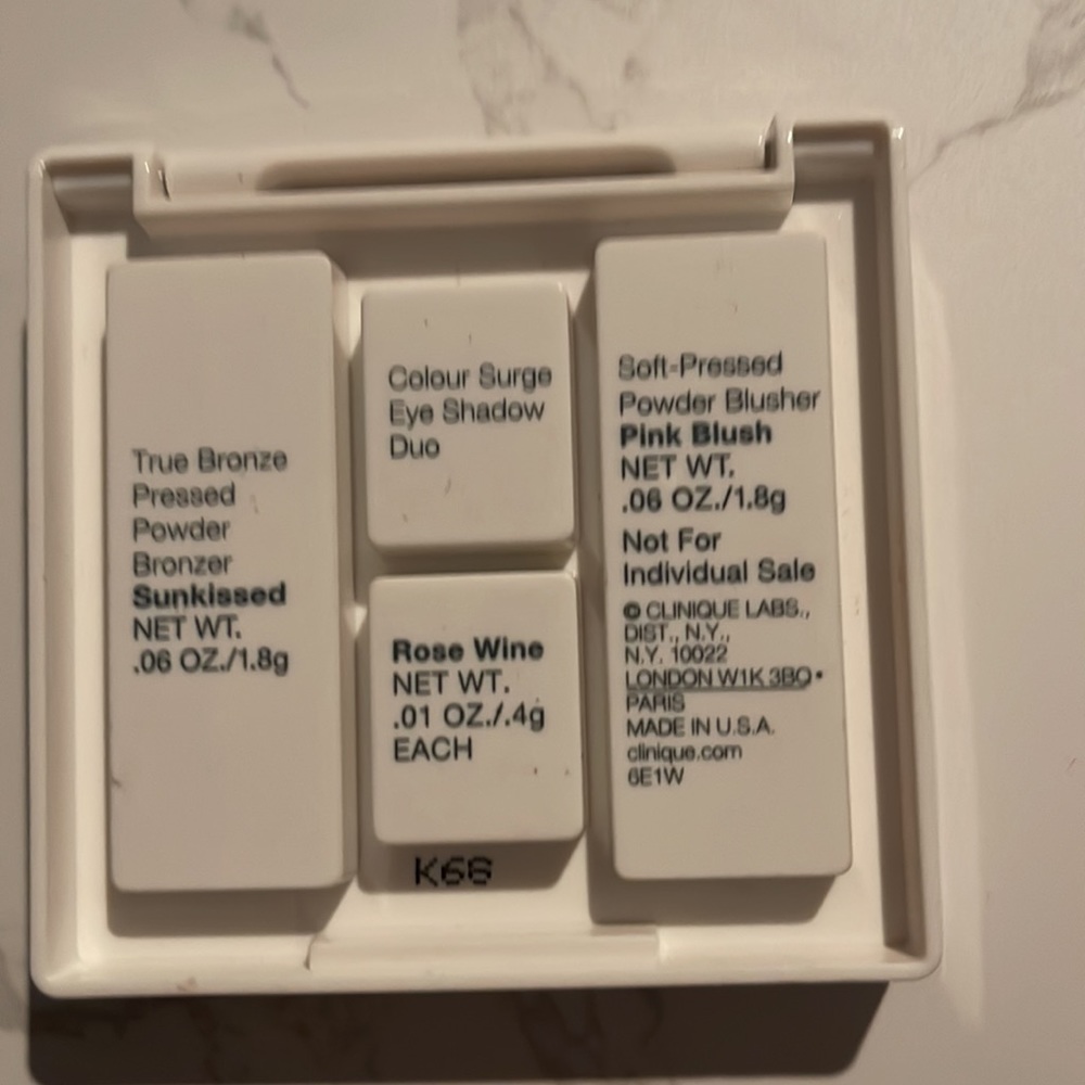 Clinique - Picture 3 of 4